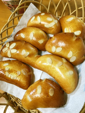 魔女直伝スパイスカスタードのクリームパン