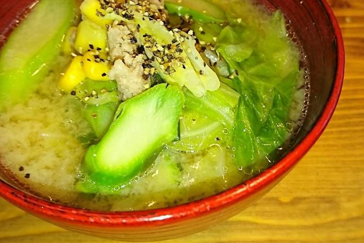 春キャベツとひき肉のお味噌汁 レシピ 作り方 By クローバー0111 クックパッド 簡単おいしいみんなのレシピが371万品