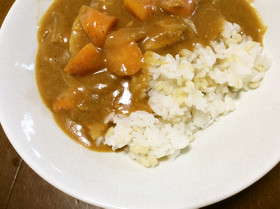 ピーナツバターを入れた手作りカレー