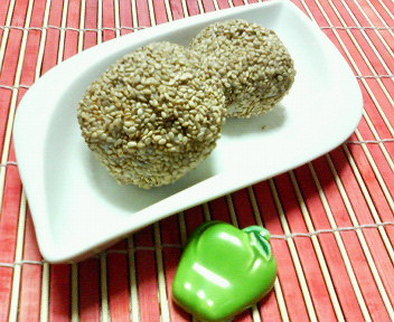 松茸風味✿素朴で簡単❀里芋のゴマ団子✿の写真