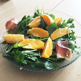 ルッコラとオレンジのサラダwith生ハム