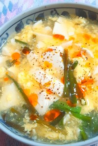 豆富・卵とニラの酸辣湯（サンラータン）