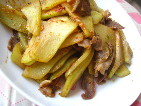 豚肉とハヤトウリの炒め物