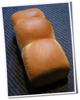 もちもちふわふわ♥リッチな生クリームパン