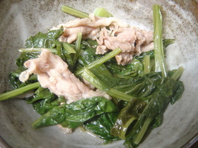 小松菜と豚肉の中華味付け煮