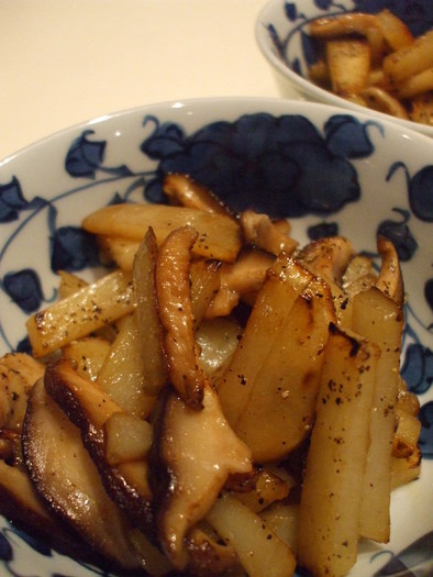 超簡単☆ジャガイモ＆椎茸の醤油バター炒めの写真