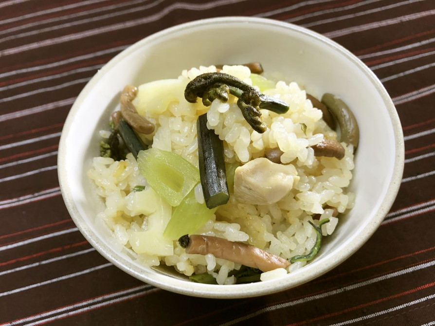 美人レシピ・能登の恵み 山菜ご飯の画像