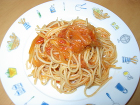 ツナと玉ねぎのナポリタン風