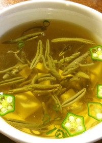 冷製じゅんさいの中華風コンソメスープ