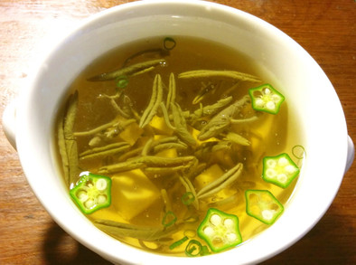 冷製じゅんさいの中華風コンソメスープの写真