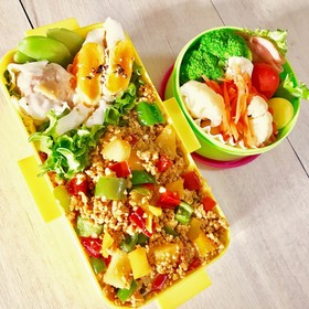 作り置きそぼろdeドライカレー弁当♪