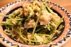 栄養満点♡豆苗と鶏むね肉のマヨポンサラダ