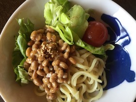 さっぱりサラダつけ麺の納豆のせ