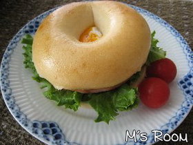 ハムと玉子のクリームチーズベーグルサンド