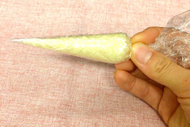 ラップで簡単ミニ絞り袋 コルネ レシピ 作り方 By Mafusa クックパッド 簡単おいしいみんなのレシピが355万品