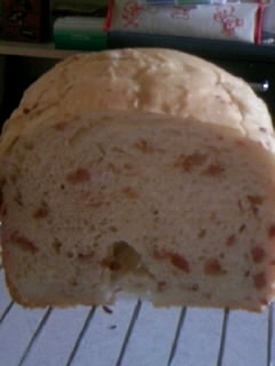 ウインナーソーセージ＆オニオン食パンの写真