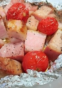 厚切りベーコンとプチトマトの蒸し焼き
