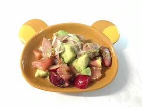 アボカドとトマトとハモンセラーノのサラダ