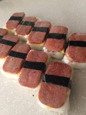 大量生産・流れ作業・スパムおむすび
