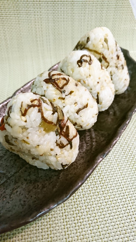 野沢菜の油炒めのおにぎり