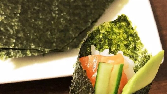 手巻き寿司にぴったりな海苔の切り方 レシピ 作り方 By 8まま クックパッド 手巻き寿司にぴったりな海苔の切り方 レシピ 作り方 By 8まま クックパッド