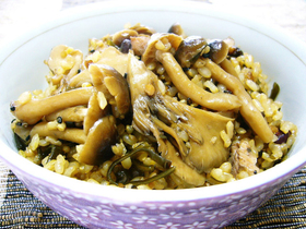 塩昆布で!きのこの玄米炊き込みごはん