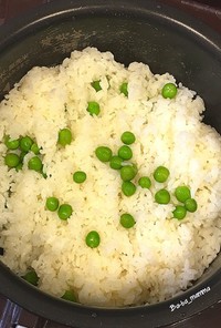 緑の　グリンピースご飯
