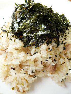 松茸の味お吸いものとツナの炊き込みごはん