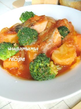ホクホク鮭じゃがのトマト煮込み