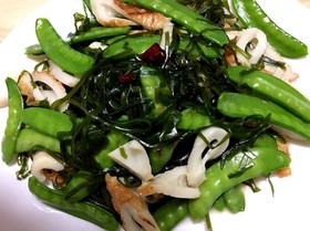 5分で完成♪切り昆布と絹さやの炒めもの