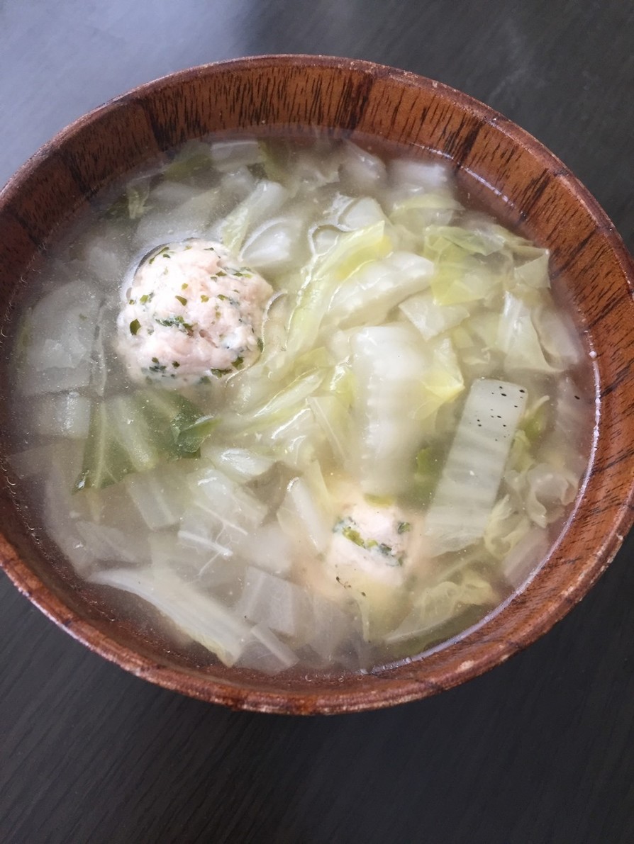 白菜と鶏団子のスープの画像