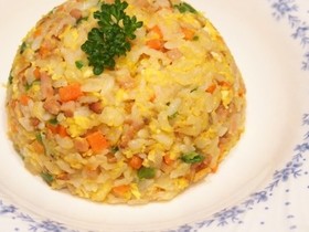 具だくさんのキラキラしっとり玉子炒飯