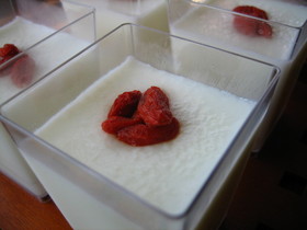 ぷるるん杏仁豆腐