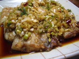 揚げ魚(太刀魚)ピリ辛葱ソース掛け