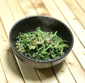 せりの胡麻和え