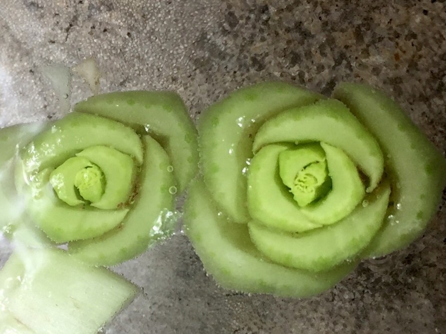 簡単！小松菜でバラ。緑の薔薇に見える♡の画像
