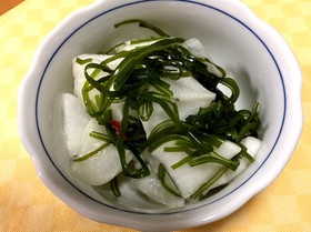 切り昆布と大根の浅漬け