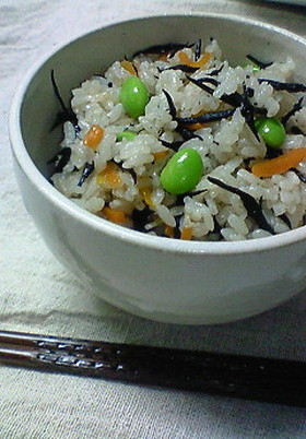 じゃことひじきの炊き込みご飯