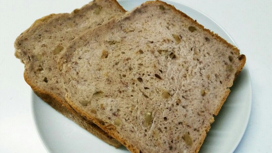 米粉入り餡子と胡桃の食パン(HB)の画像