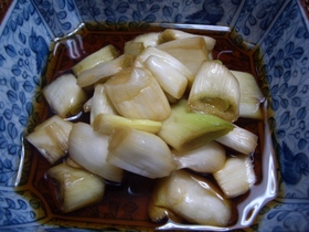 ただ切って漬けるだけ 葱の醤油漬け