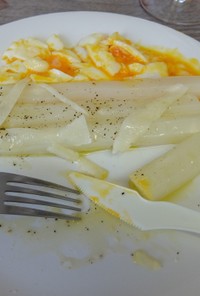 ホワイトアスパラガスと卵のバッサネーゼ