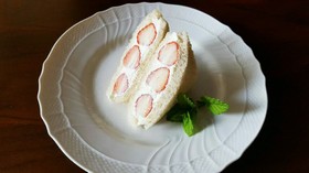 いちごのフルーツサンド♪