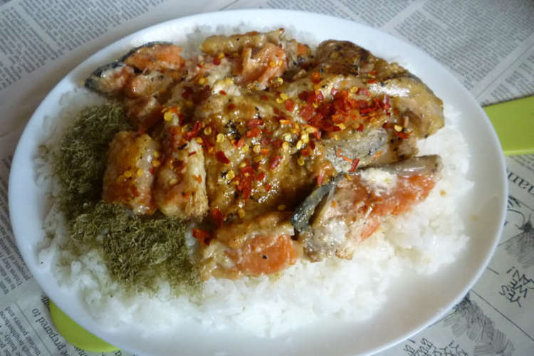 銀鮭のアラの焼き鮭 マヨ版 でカフェ丼 レシピ 作り方 By Aranjuez5 クックパッド