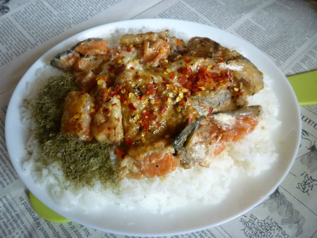 銀鮭のアラの焼き鮭(マヨ版)でカフェ丼の画像