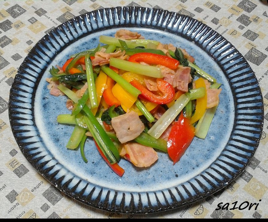 小松菜とベーコンの彩りシンプル炒め！の画像