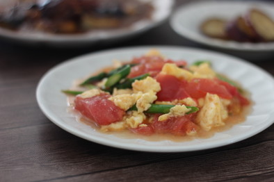 アスパラとトマトのふんわりオイマヨ卵炒めの写真