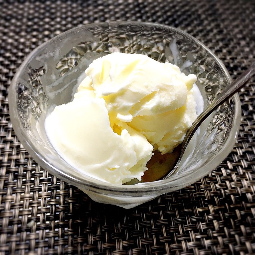 ブラックベリーとアップルのフローズンヨーグルトケーキのレシピ