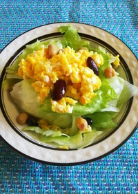 レタスと卵とお豆のサラダ