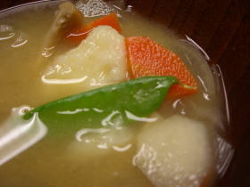 大和芋の野菜たっぷりみそしる