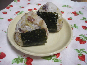おいしいアンチョビチーズおにぎり
